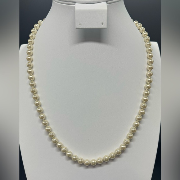Faux Pearl Single Strand Necklace - Picture 2 of 5